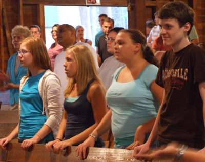 Teens gather to praise the Lord